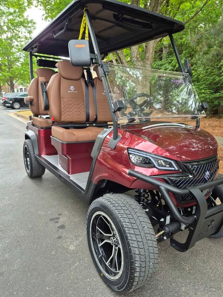 Royal EV Majesty 4 Facing Forward 72volt LSV gallery image 1