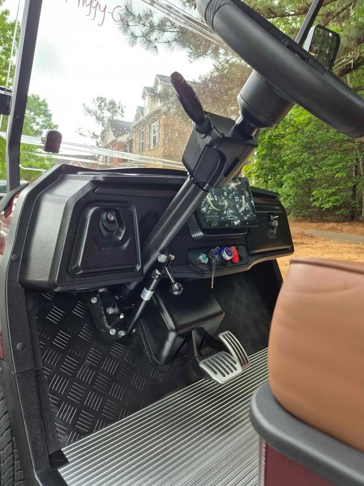 Royal EV Majesty 4 Facing Forward 72volt LSV gallery image 11